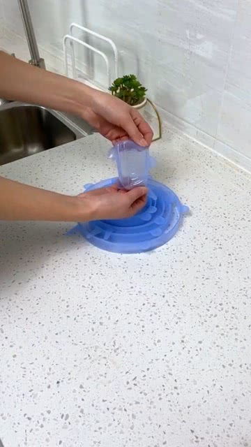 老婆買的這個保鮮蓋不錯,食品硅膠材質(zhì),干凈衛(wèi)生無異味